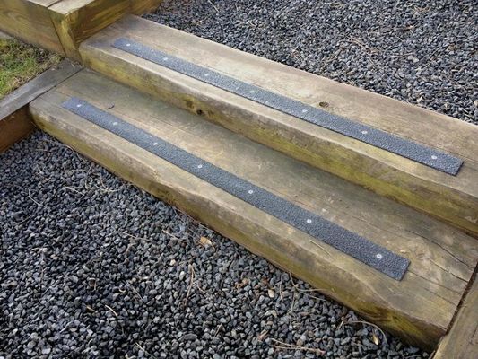 Strisce di fibra di vetro pultrudate ad alta resistenza, la soluzione anti-slip ideale per le scale