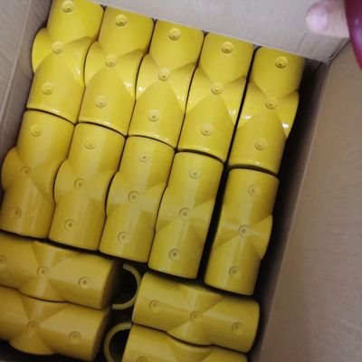 Connettore T Cross Tee in fibra di vetro protetto da UV per tubi di recinzione in FRP da 36 mm e 50 mm