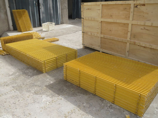 Passeggiata di griglia leggera in fibra di vetro in FRP progettata per applicazioni su marciapiedi in plastica