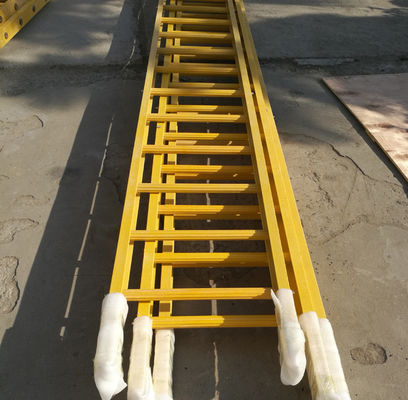 Scale di isolamento in FRP/GRP resistenti allo scivolamento per campi di potenza e prodotti chimici