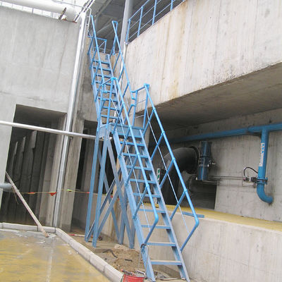 Scale di isolamento in FRP/GRP resistenti allo scivolamento per campi di potenza e prodotti chimici