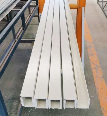 Profil di canale U in fibra di vetro GFRP liscia anti-invecchiamento per rivestimento di fasce di bordo