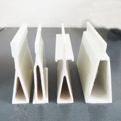 Fibra di vetro triangolare liscia FFRP Delta stabile per il sostegno delle lastre a lastra per allevamenti suini