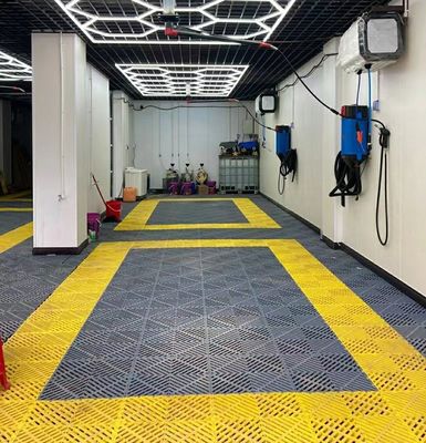 50x50x5.0cm tappetini di pavimento di plastica per garage per laboratorio di lavaggio di automobili stile di design industriale