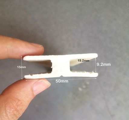 Profili di giunzione in fibra di vetro per la giunzione di tavole mediante servizio di taglio e tecnica di pultrusione