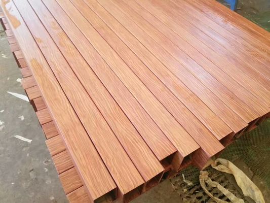 Profili di tubi compositi in fibra di vetro a grano di legno anti-corrosione per la struttura di pergola in FRP