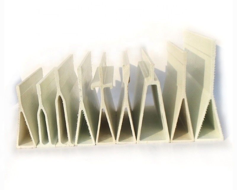 Alte resistenza FRP Pultrusion Triangolo di forma di supporto Profili di trave da 40 mm a 150 mm di altezza